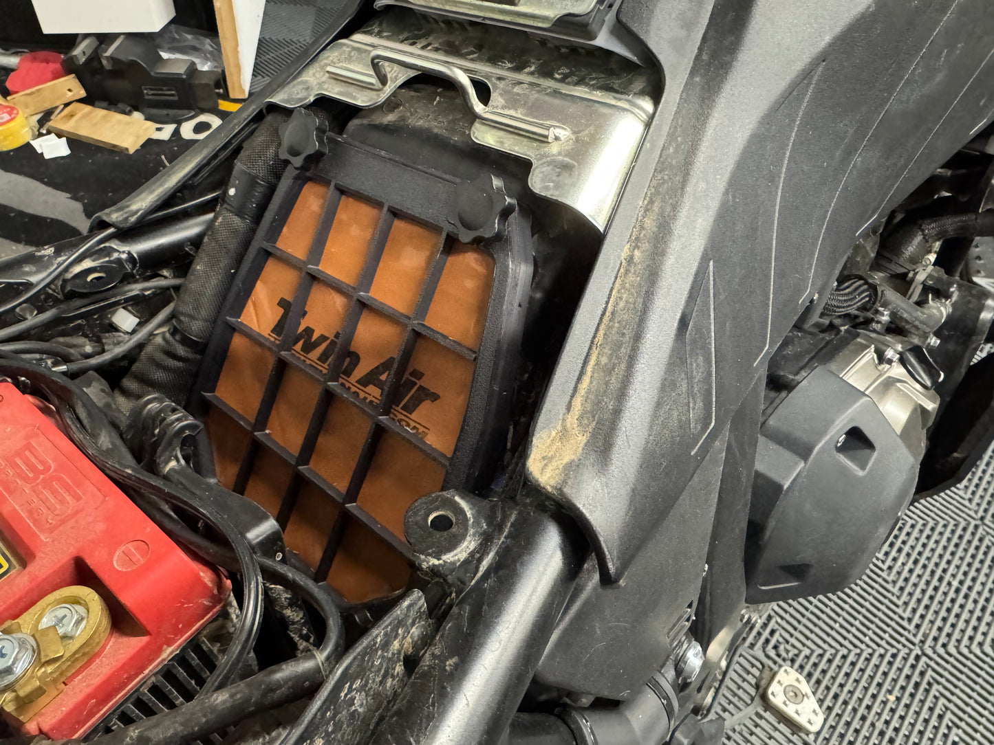 Couvercle boite à air offroad stage 2 Suzuki V-Strom 800DE / 800SE avec préfiltre Twin air sandstop