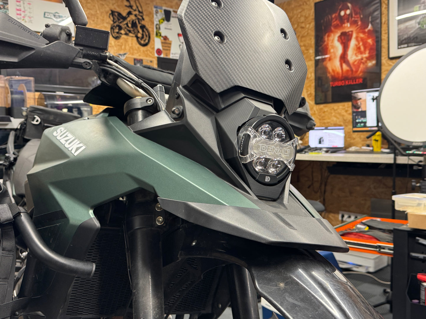 Carénage et support Denali D7 Pro pour bloc optique Suzuki V-Strom 800DE