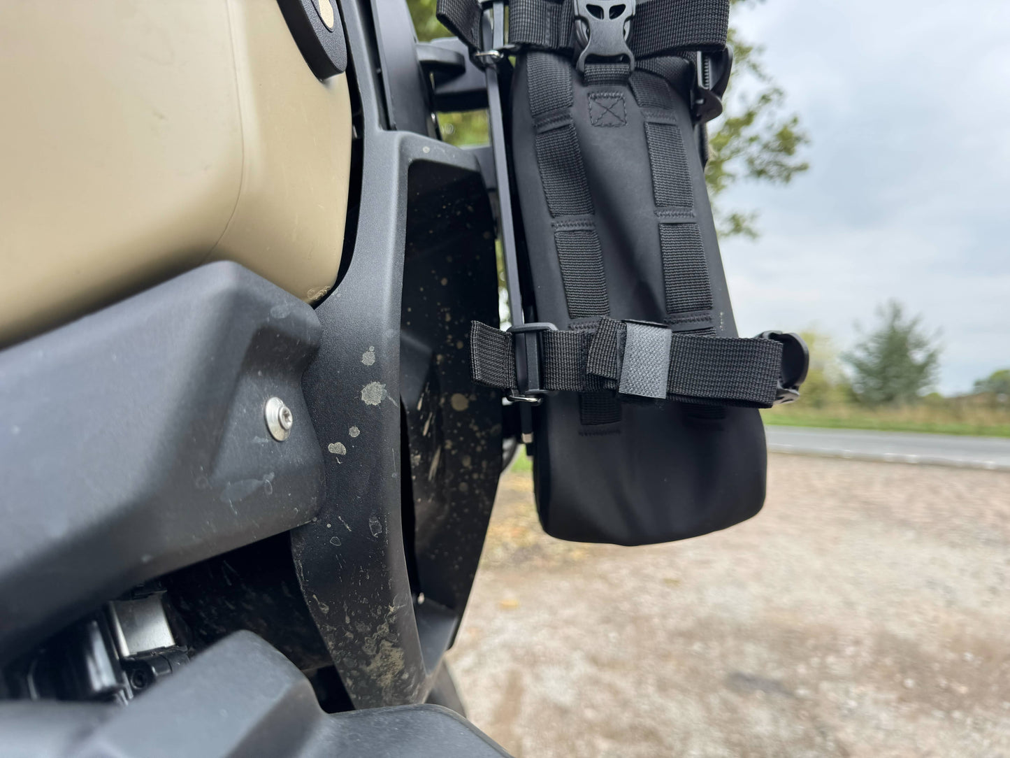 Supports de sacoches pour côtés de réservoir de BMW R1300 GSA / 1300 GS Adventure