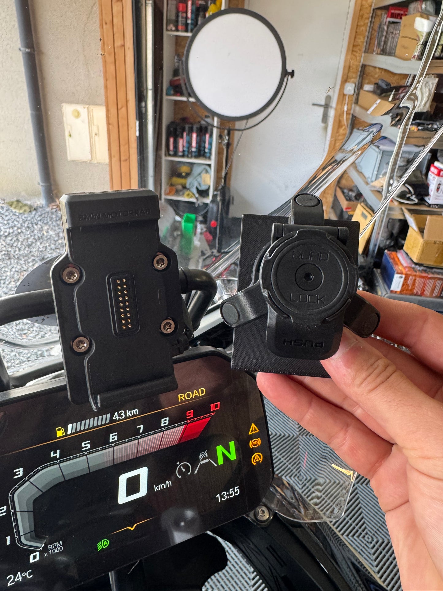Quad Lock mount for BMW cradle / GPS preparation