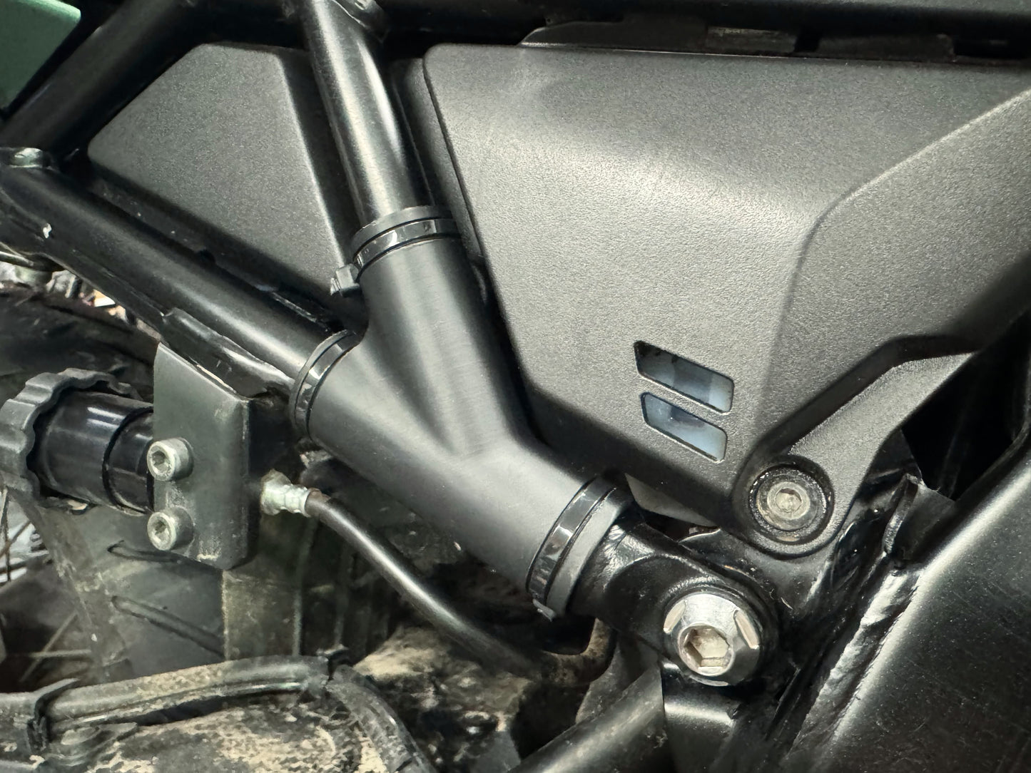 Protection de cadre / boucle arrière pour Suzuki V-Strom 800DE et 800SE